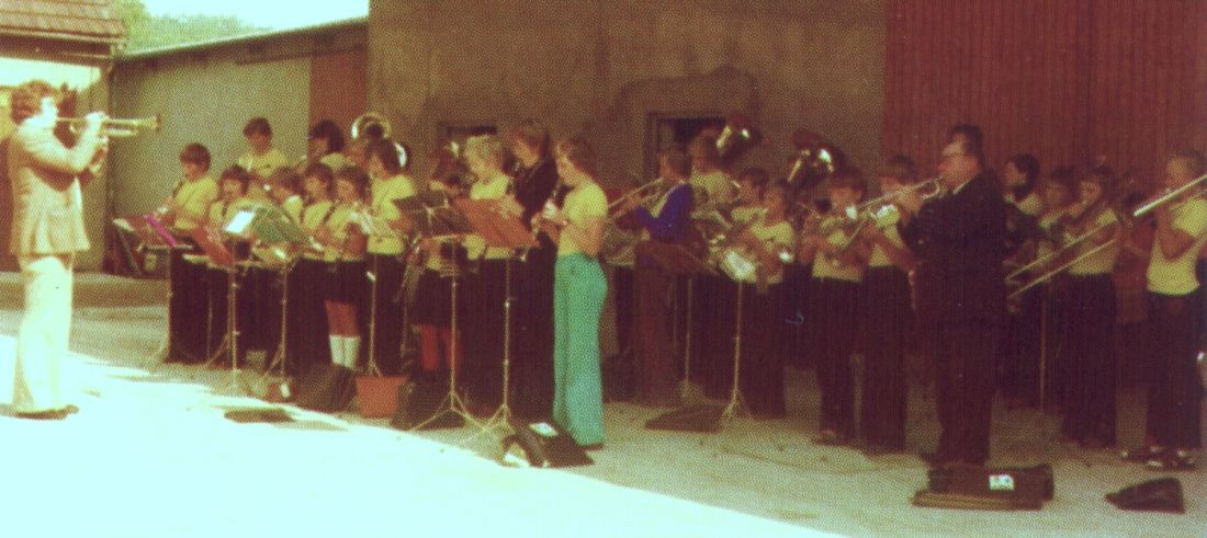 Ein Auftritt im Jahr 1976; rechts Anton Urmann
